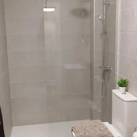 Timon, Cerca De La Playa * Candás